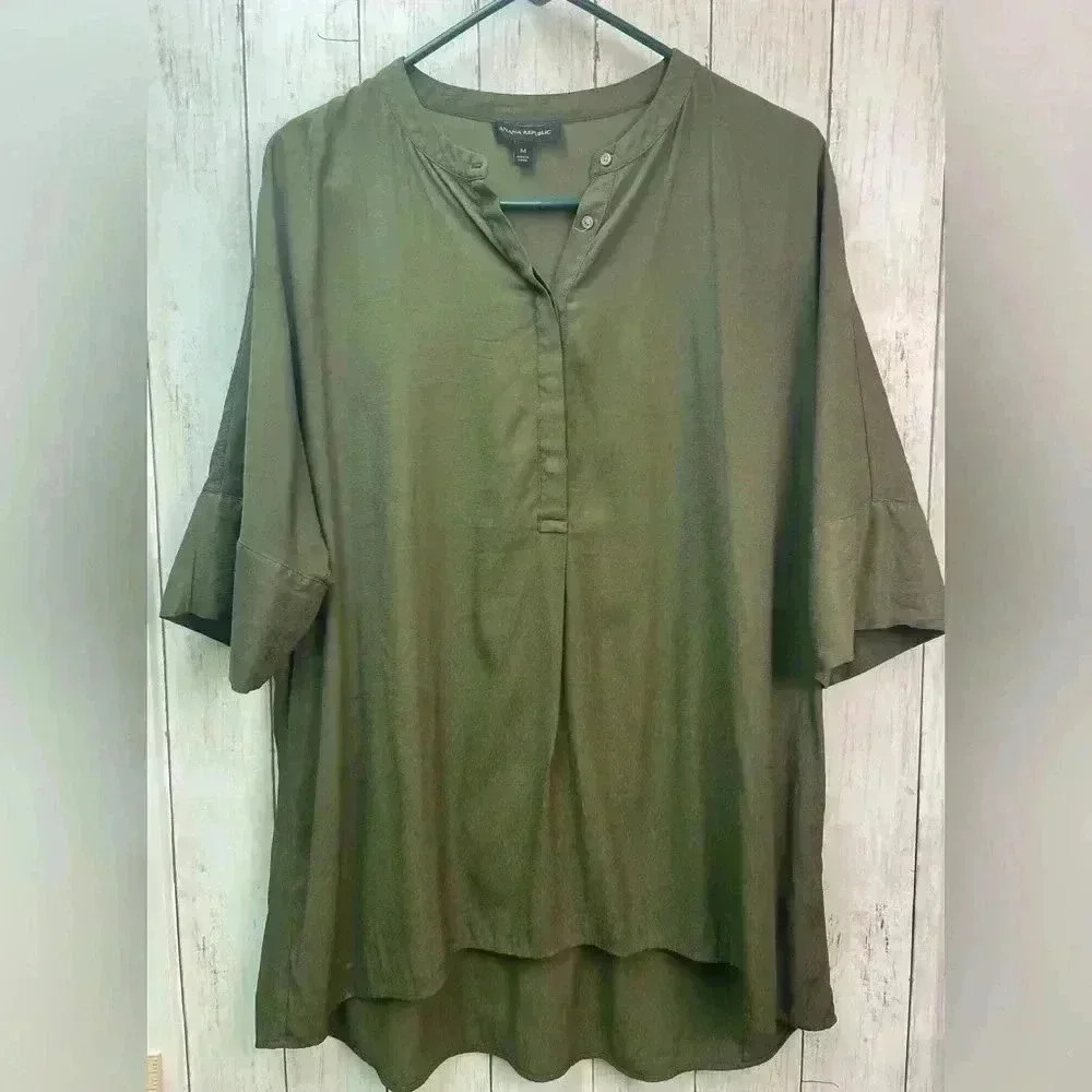 Banana Republic Dark Olive Green Oversized blouse Size Medium